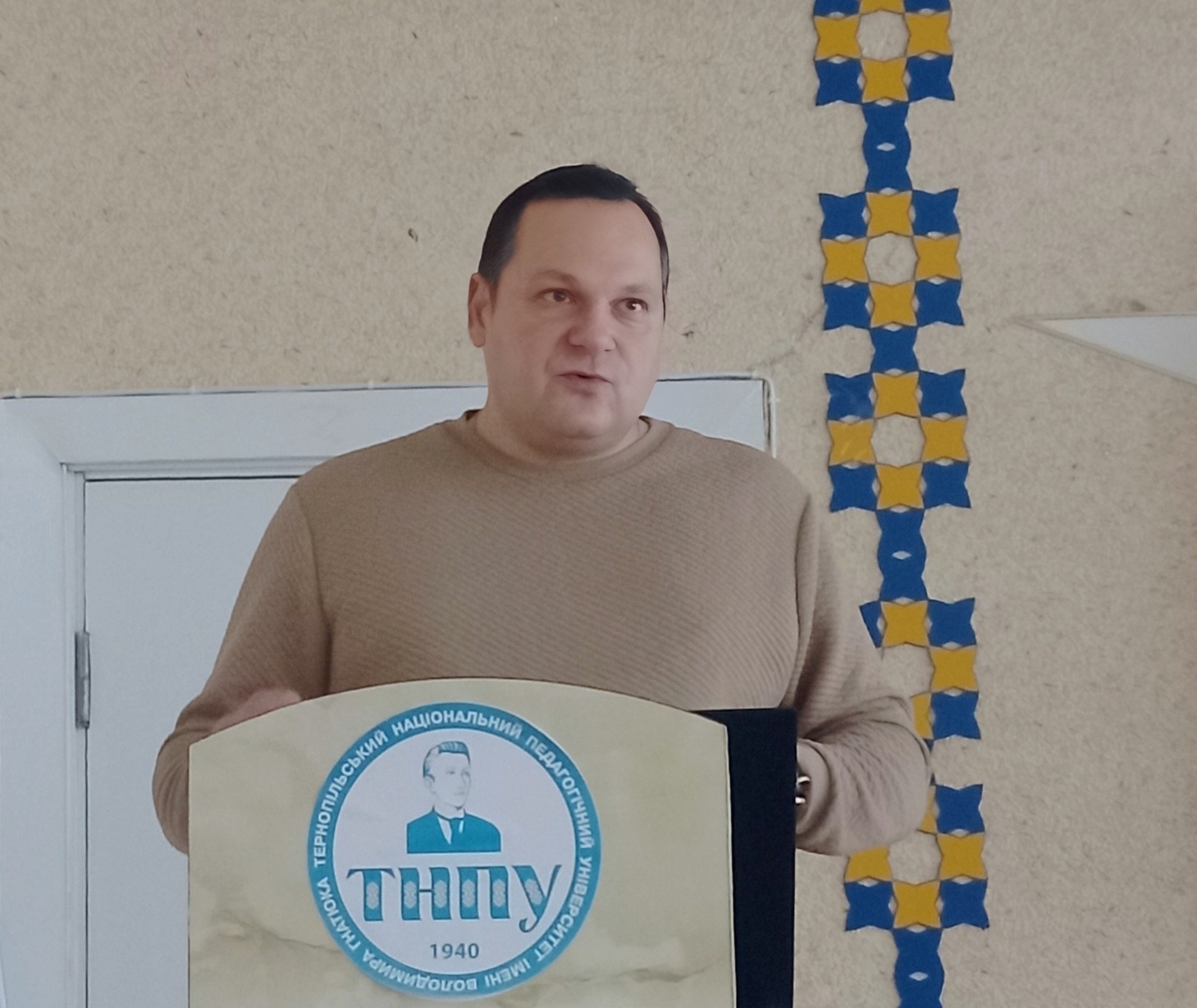 Доповідає Олександр Ящик